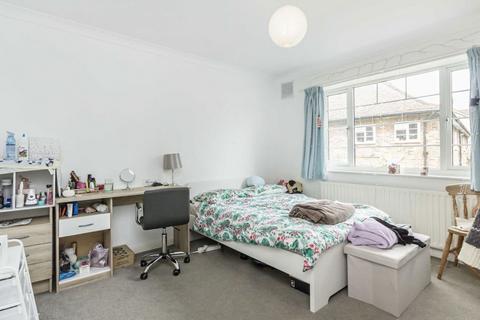 4 bedroom flat to rent, Queens Road, Kingston Upon Thames KT2