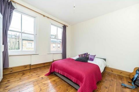 3 bedroom house to rent, Lindum Road, Teddington TW11