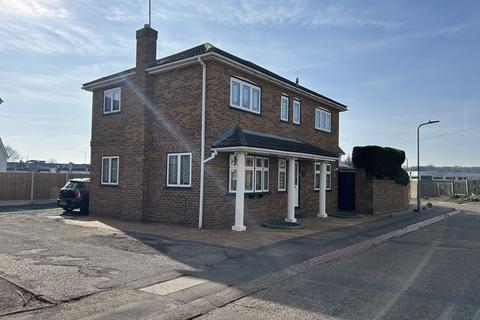 4 bedroom detached house for sale, The Rodings, Leigh-on-Sea SS9