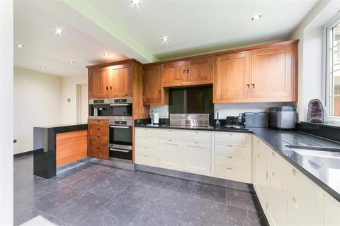 4 bedroom detached house for sale, Sutton Lane, Banstead