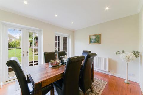 4 bedroom detached house for sale, Sutton Lane, Banstead