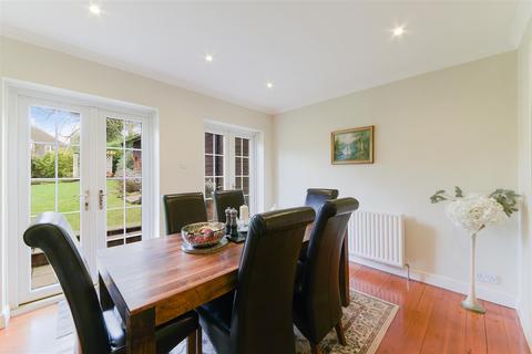 46 Sutton Lane, Banstead, SM7 3RB