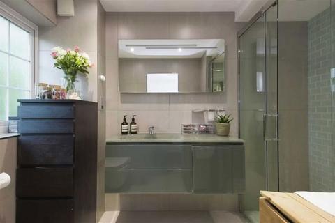 20 Kenilworth Gardens, London, SE18 3JB