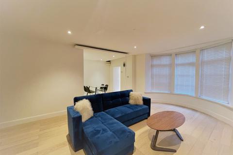 2 bedroom apartment to rent, Gloucester Terrace, London, W2