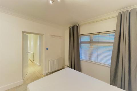 2 bedroom apartment to rent, Gloucester Terrace, London, W2