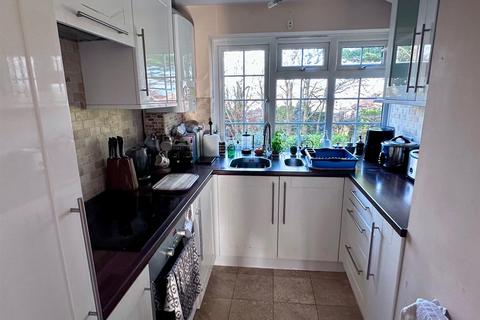 2 bedroom flat for sale, The Lawns, St. Marys Close, Eastbourne BN22