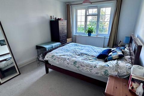 2 bedroom flat for sale, The Lawns, St. Marys Close, Eastbourne BN22