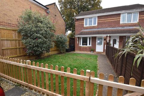 2 bedroom semi-detached house to rent, Pearmain Close, Willand, Cullompton