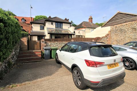 2 bedroom semi-detached house to rent, Yarmouth Road, Norwich NR7