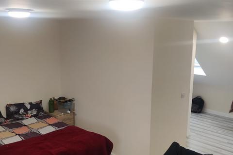 Studio to rent, Marshall Close, Hounslow, Greater London, TW4