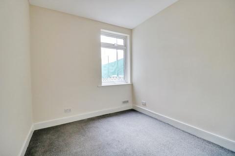 3 bedroom terraced house to rent, Tintern Avenue, Westcliff-on-sea, SS0