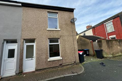 2 bedroom end of terrace house to rent, Garfield Street, Fleetwood, FY7