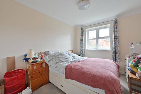 1 bedroom flat to rent, Mangles Road, Guildford, GU1