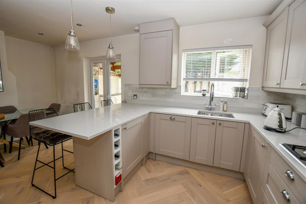 Kitchen/Dining Area