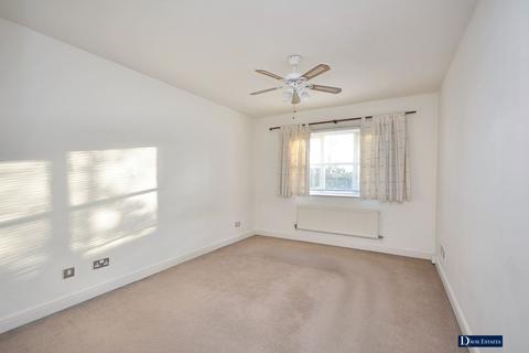 2 bedroom flat for sale, St. Kathryns Place, Deyncourt Gardens, Upminster, RM14