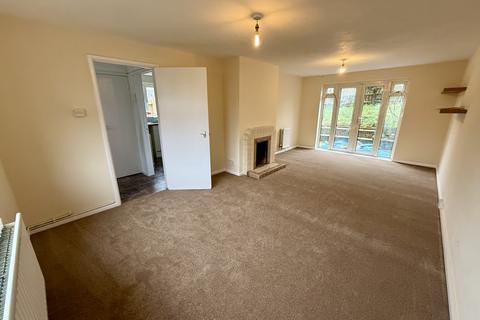 3 bedroom end of terrace house to rent, Greenway, Eastbourne BN20