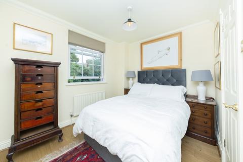 7 Belmont Mews, London, SW19 5QP