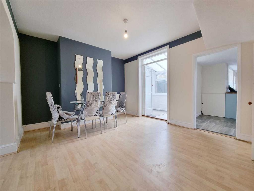Dining Room: