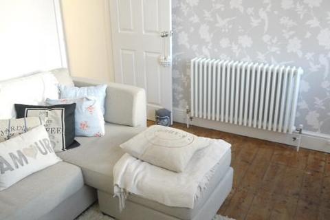 2 bedroom terraced house to rent, Springfield Road Gillingham ME7