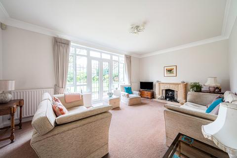 45 Heathfield, Chislehurst, BR7 6AF
