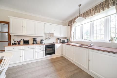 45 Heathfield, Chislehurst, BR7 6AF