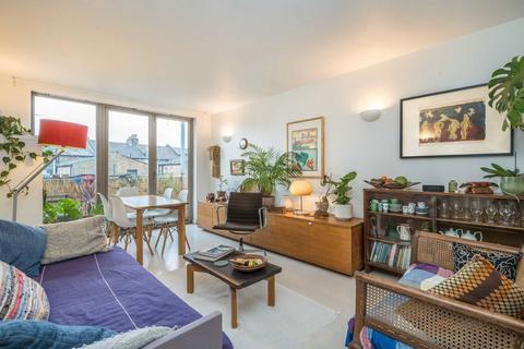 2 bedroom flat for sale, Lower Clapton Road, London E5