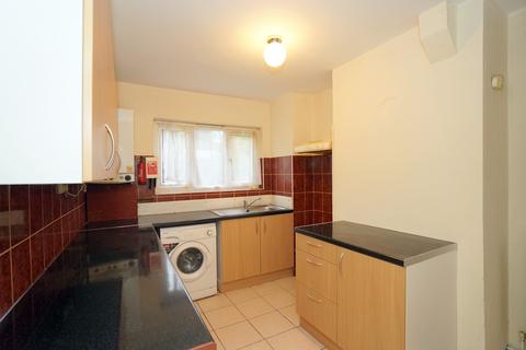 3 bedroom end of terrace house to rent, Loughton, IG10