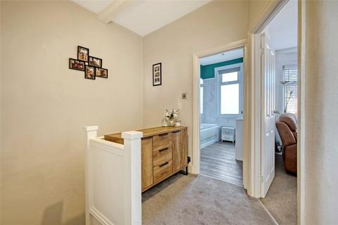 Upper Flat, 61 Bellevue Road, Southend-on-sea, SS2 4JE