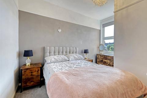 Upper Flat, 61 Bellevue Road, Southend-on-sea, SS2 4JE