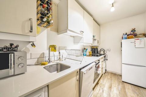 2 bedroom flat for sale, Lavender Hill, Battersea, London, SW11