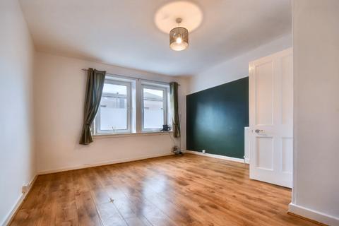 2 bedroom flat to rent, Crown Street, Inverclyde, Greenock, PA15