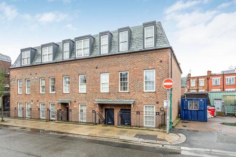 2 Wakefield Road, Richmond, TW10 6LZ