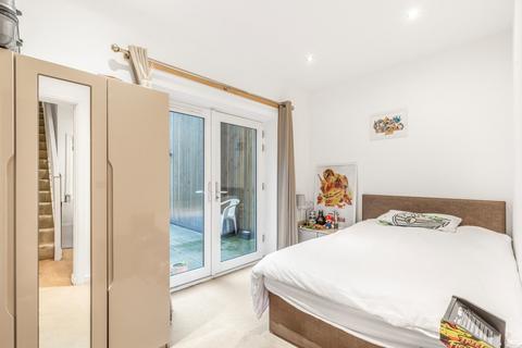 2 Wakefield Road, Richmond, TW10 6LZ