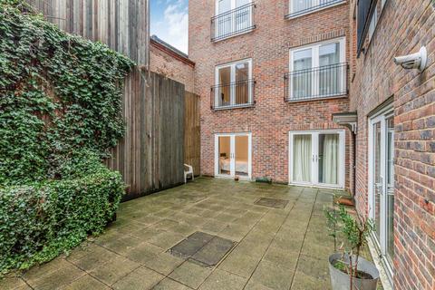 2 Wakefield Road, Richmond, TW10 6LZ