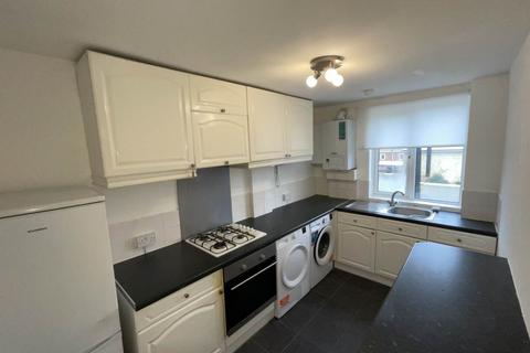 2 bedroom flat to rent, Brooklyn Court, Loughton, Essex