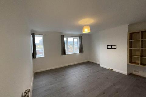 2 bedroom flat to rent, Brooklyn Court, Loughton, Essex