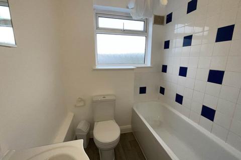 2 bedroom flat to rent, Brooklyn Court, Loughton, Essex