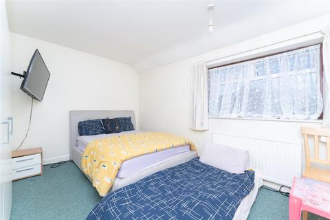 6 Maple Crescent, Slough, SL2 5LR