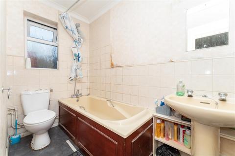 6 Maple Crescent, Slough, SL2 5LR