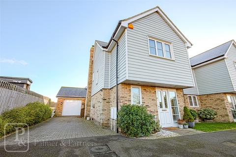 3 bedroom semi-detached house to rent, Dumsday Drive, Weeley Heath, Clacton-on-Sea, Essex, CO16