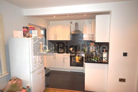 3 bedroom townhouse to rent, 28 Mayville Terrace, Hyde Park, Leeds LS6