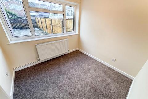 3 bedroom semi-detached house to rent, Unicorn Road, Oswestry