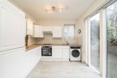 2 bedroom flat to rent, Alberta Street, London SE17