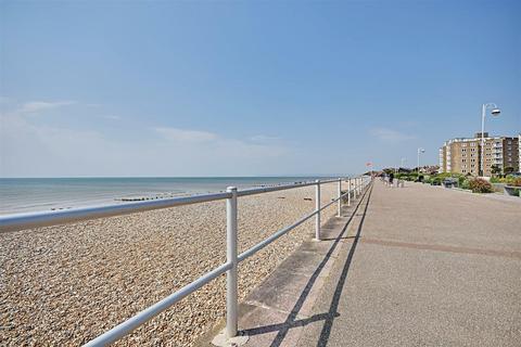 2 bedroom flat for sale, West Parade, Bexhill-On-Sea