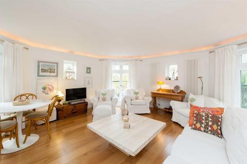 2 bedroom apartment to rent, Fitzjohns Avenue, Hampstead, NW3