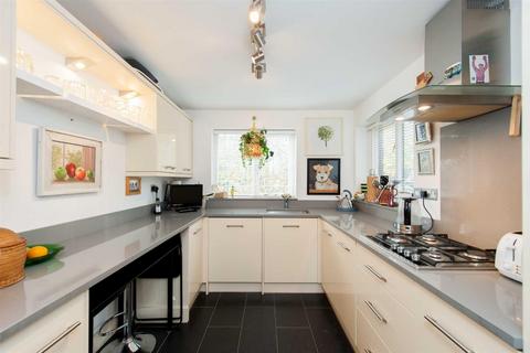 2 bedroom apartment to rent, Fitzjohns Avenue, Hampstead, NW3