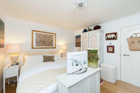 2 bedroom apartment to rent, Fitzjohns Avenue, Hampstead, NW3