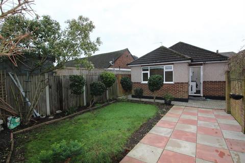 2 bedroom detached bungalow to rent, Glenfield Road, Ashford TW15