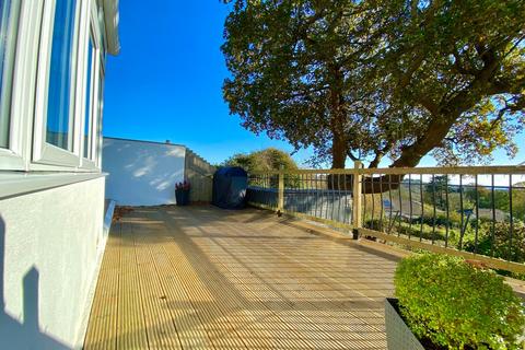 228 Longfield, Falmouth, TR11 4ST