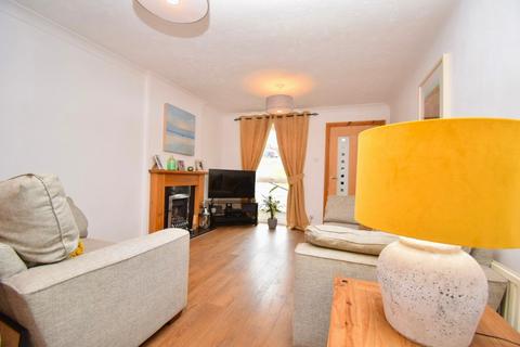 228 Longfield, Falmouth, TR11 4ST